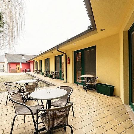 Penzion U Kocky Мутенице Экстерьер фото